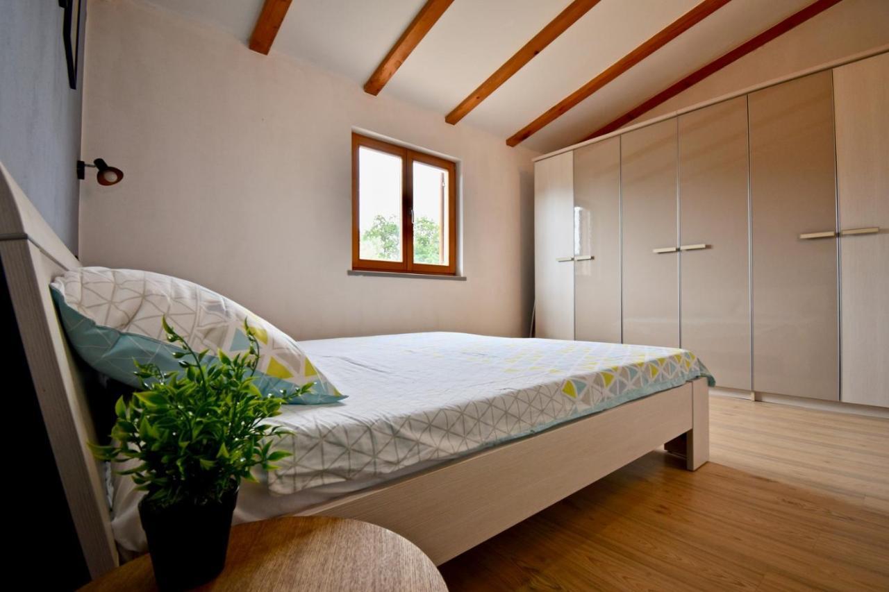 Relaxing Holiday House With Terrace Sea View Медулин Екстер'єр фото