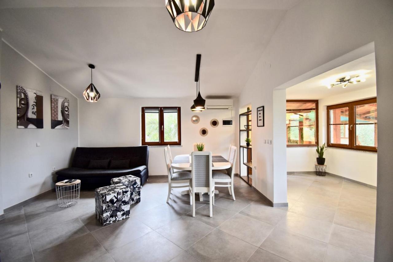Relaxing Holiday House With Terrace Sea View Медулин Екстер'єр фото