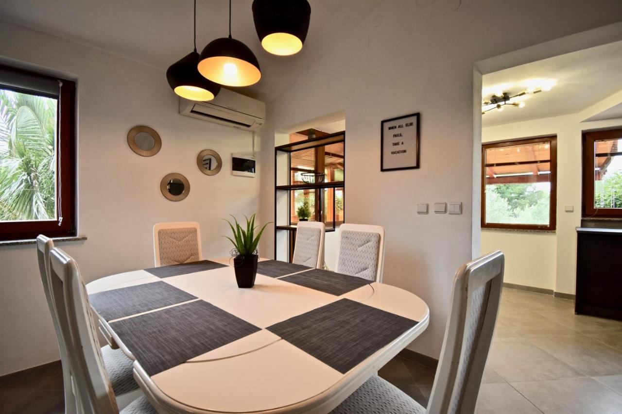 Relaxing Holiday House With Terrace Sea View Медулин Екстер'єр фото