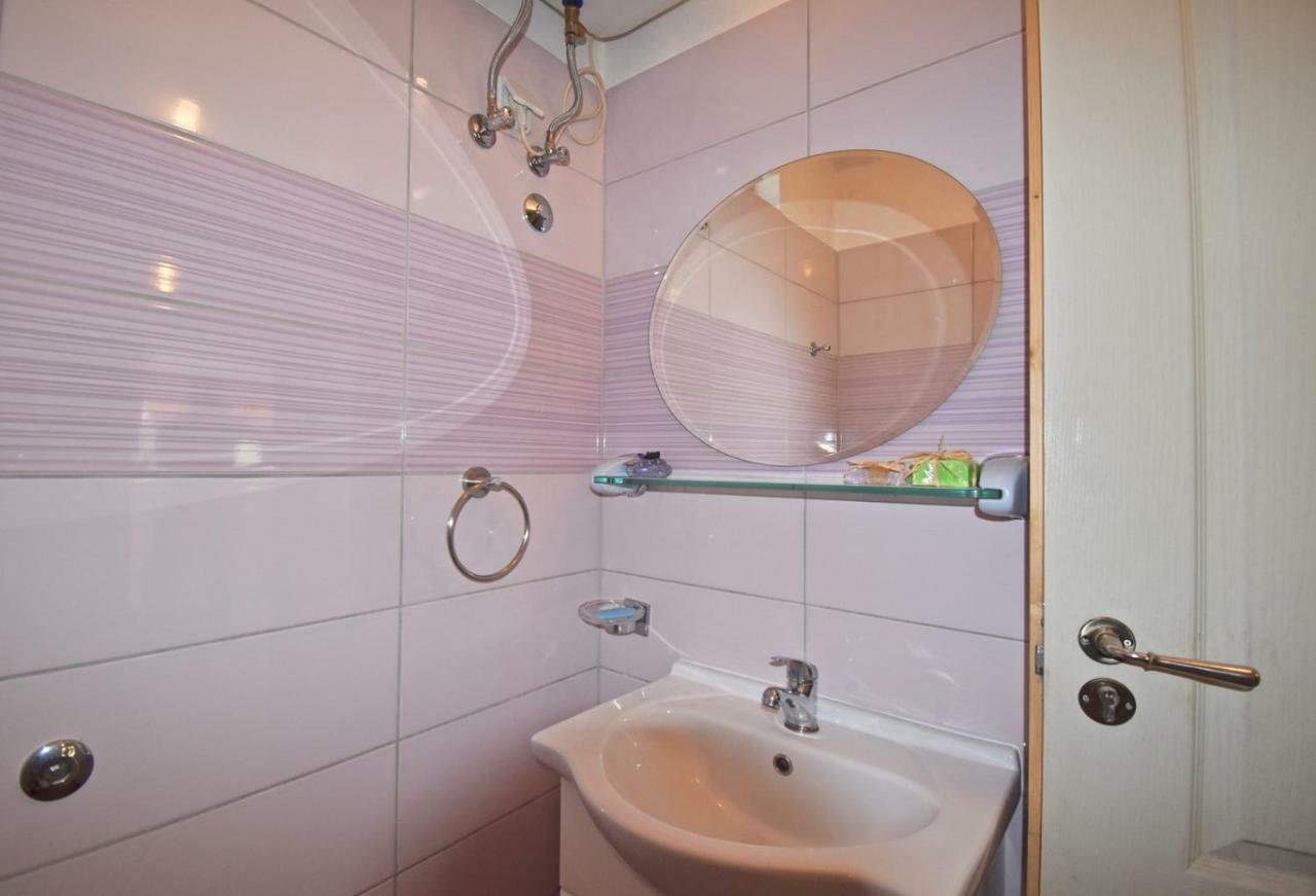 Relaxing Holiday House With Terrace Sea View Медулин Екстер'єр фото
