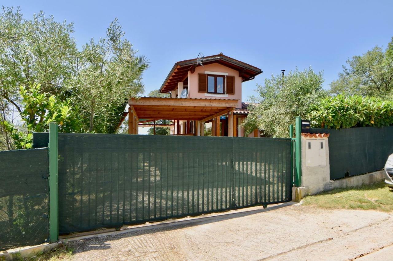 Relaxing Holiday House With Terrace Sea View Медулин Екстер'єр фото